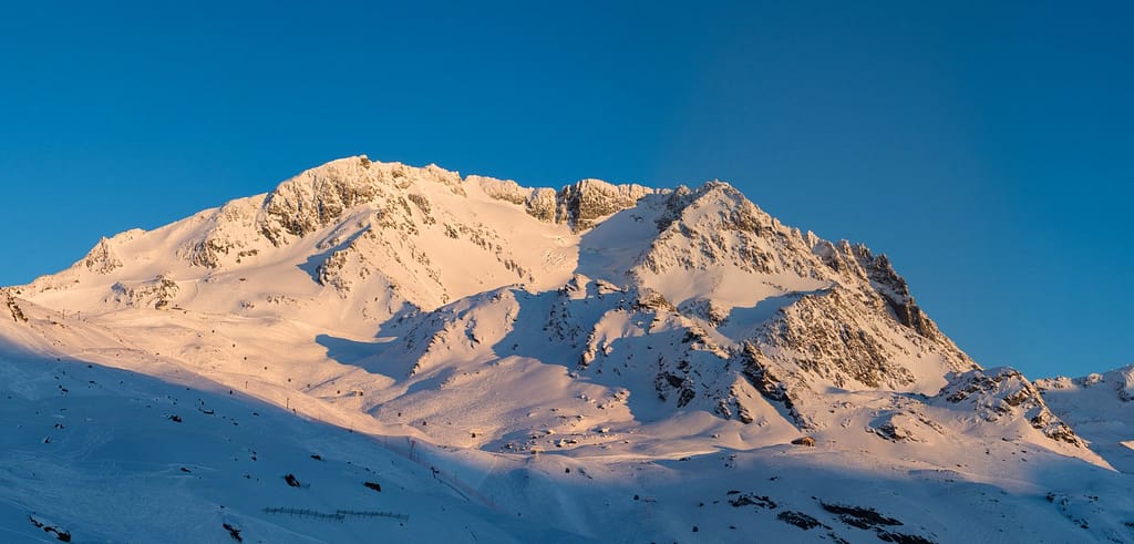 Powder Pines Luxury Travel Val Thorens Ski Resort Sunset in Les 3 Vallées - PC T.Loubere
